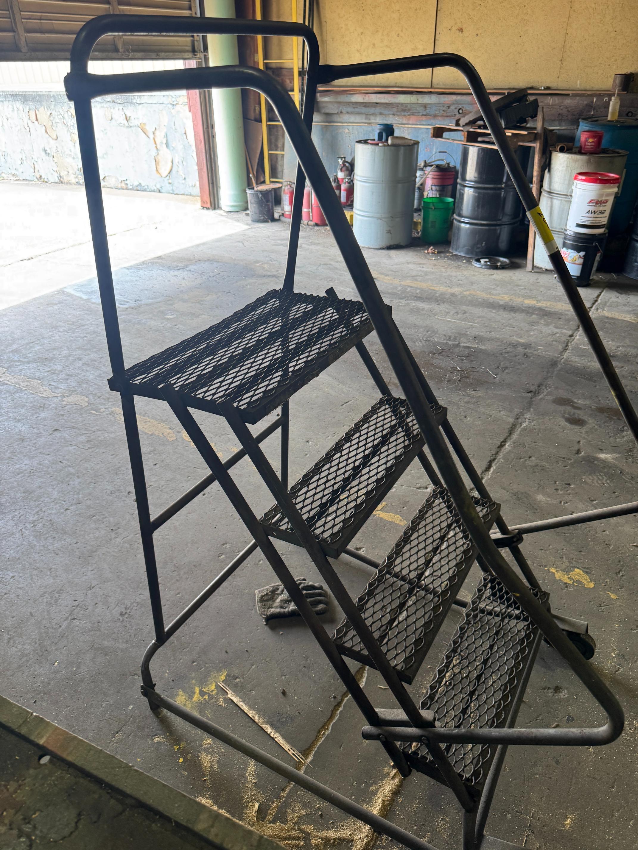 4-Step Rolling Ladder