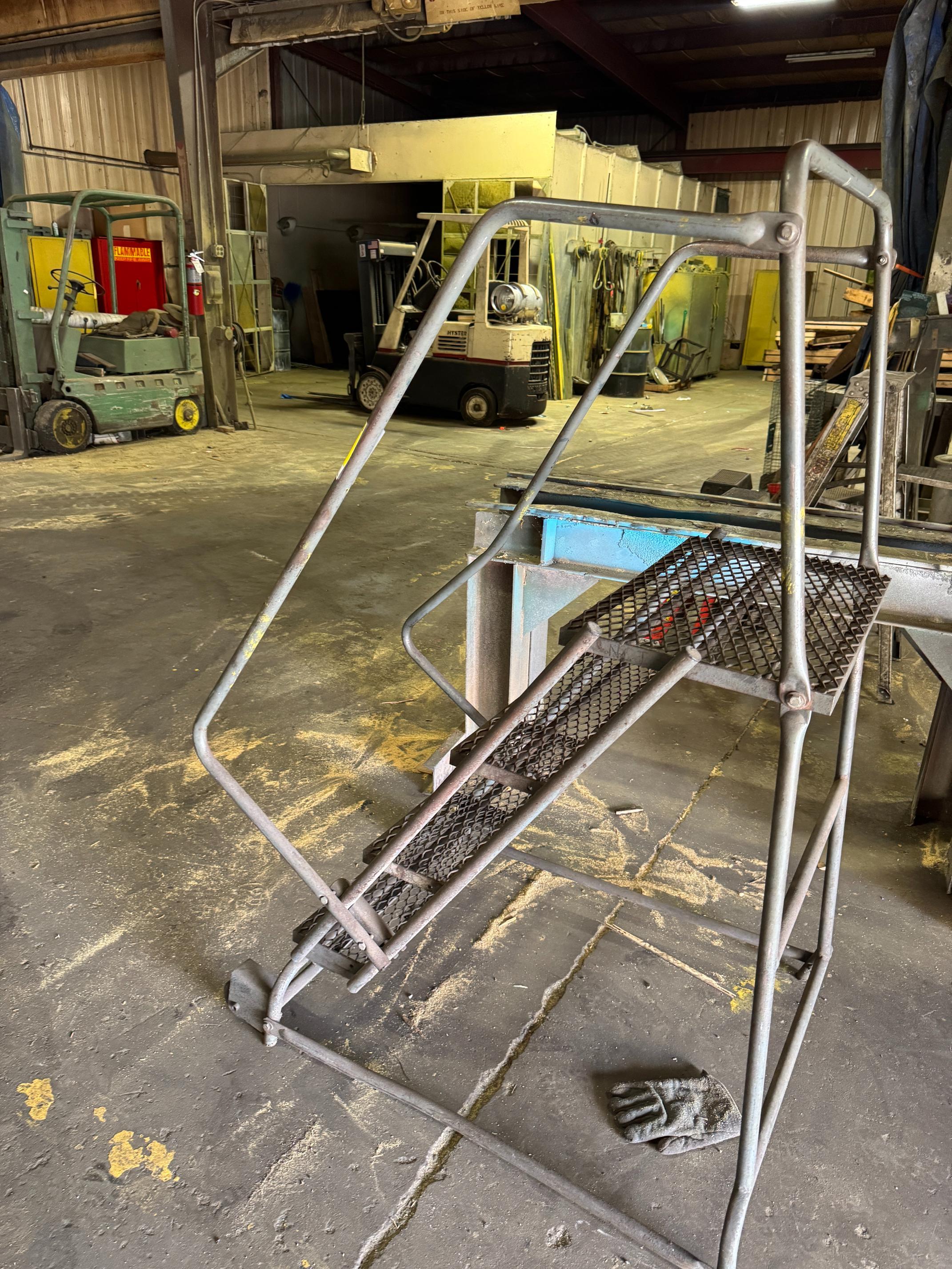 4-Step Rolling Ladder