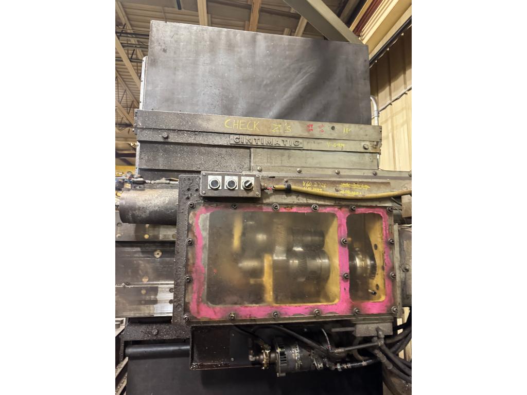 Cincinnati Milacron Horizontal Machining Center