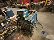 Miller Deltaweld 452 W/ Miller 22A Wire Feeder