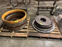 2 pallets Fixtures