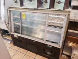Turbo Air 60" Refrigerated Bakery Case, m/n TB-5R, s/n TB5RCB004