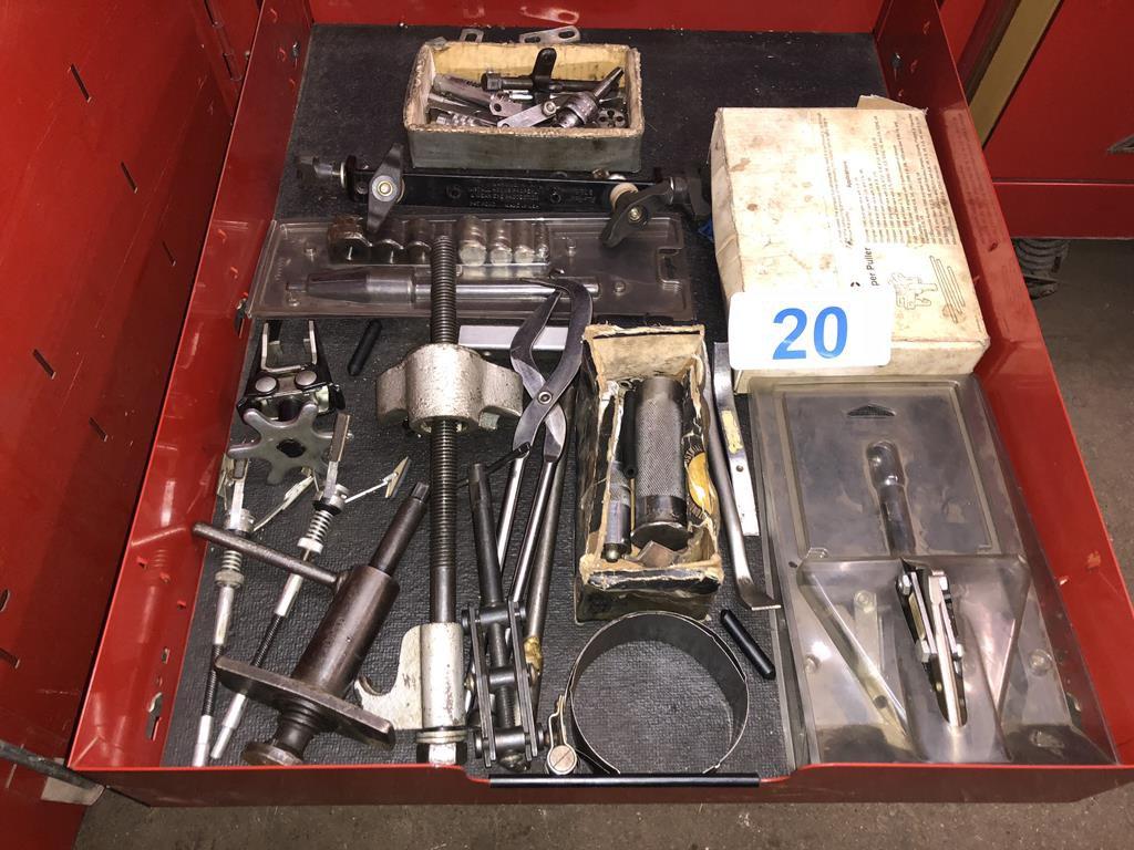 LOT OF ASSORTED PULLERS