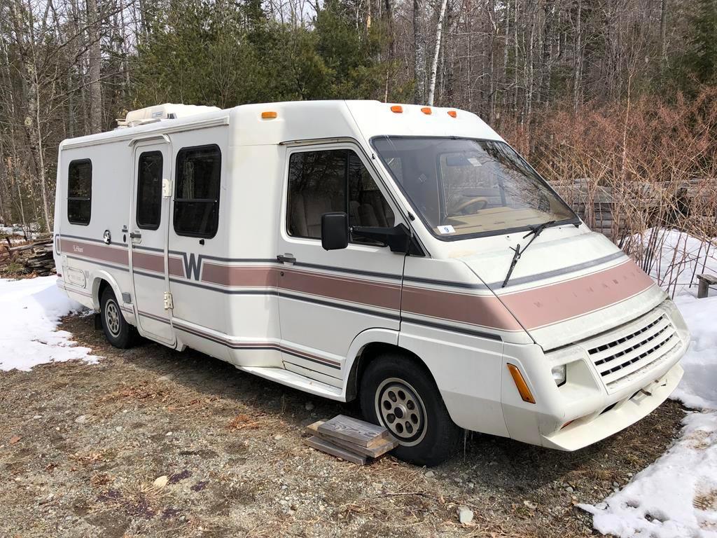 1987 WINNEBAGO LeSHARO MOTOR HOME (Click on photo to see video)