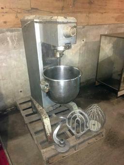 UNIVEX M30 1PH 30QT MIXER W/ BOWL, WHIP, HOOK & PADDLE