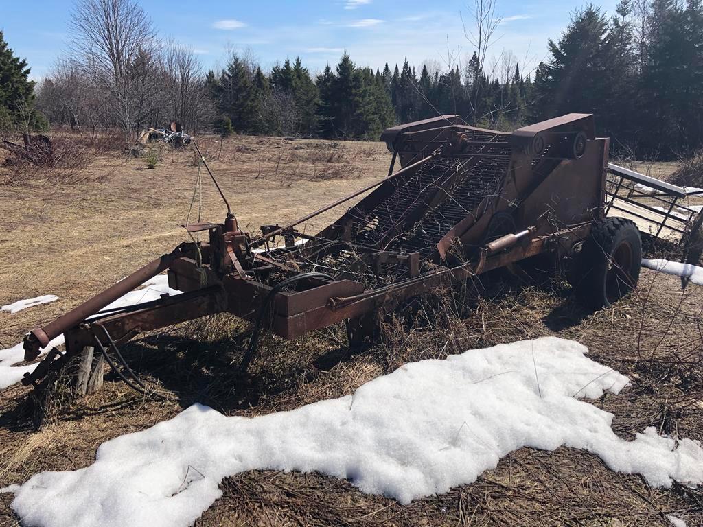 2-ROW ROCK PICKER, PTO DRIVE