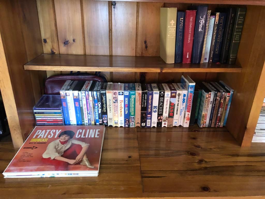LOT OF BOOKS & GAMES