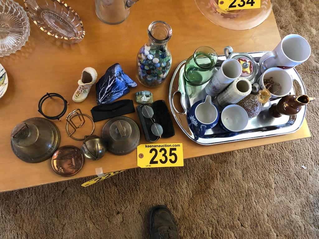 LOT OF DÉCOR & BELLS