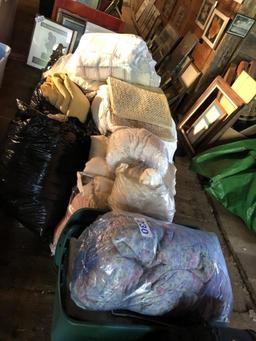 LOT OF ASSORTED LINENS & BLANKETS, COMFORTERS, SHEETS