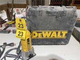 DEWALT MODEL D26670 COMPACT ROUTER W/ CASE
