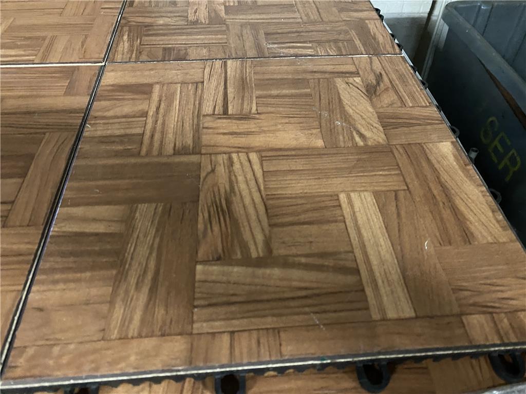 61 3'X3' PANEL SECTIONS OF SNAPLOCK PARKAY FLOORING (9) 12" TILES