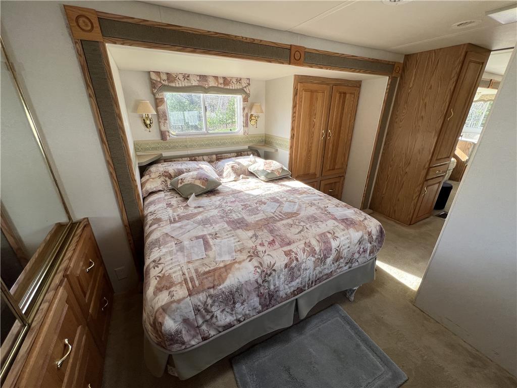 2003 HOLIDAY RAMBLER PRESIDENTIAL 32' TRAVEL TRAILER, 2-SLIDE OUTS, AWNING, S/N: 1KB111M213E139778