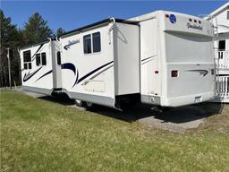 2003 HOLIDAY RAMBLER PRESIDENTIAL 32' TRAVEL TRAILER, 2-SLIDE OUTS, AWNING, S/N: 1KB111M213E139778