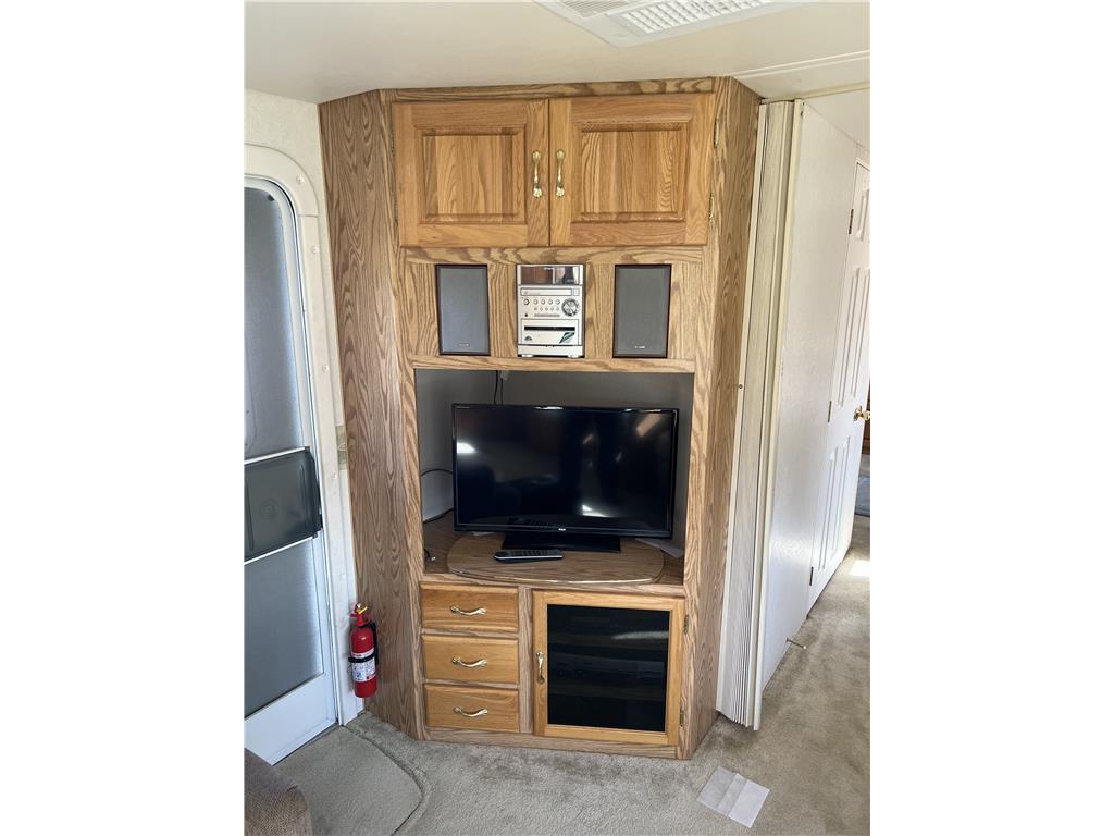 2003 HOLIDAY RAMBLER PRESIDENTIAL 32' TRAVEL TRAILER, 2-SLIDE OUTS, AWNING, S/N: 1KB111M213E139778