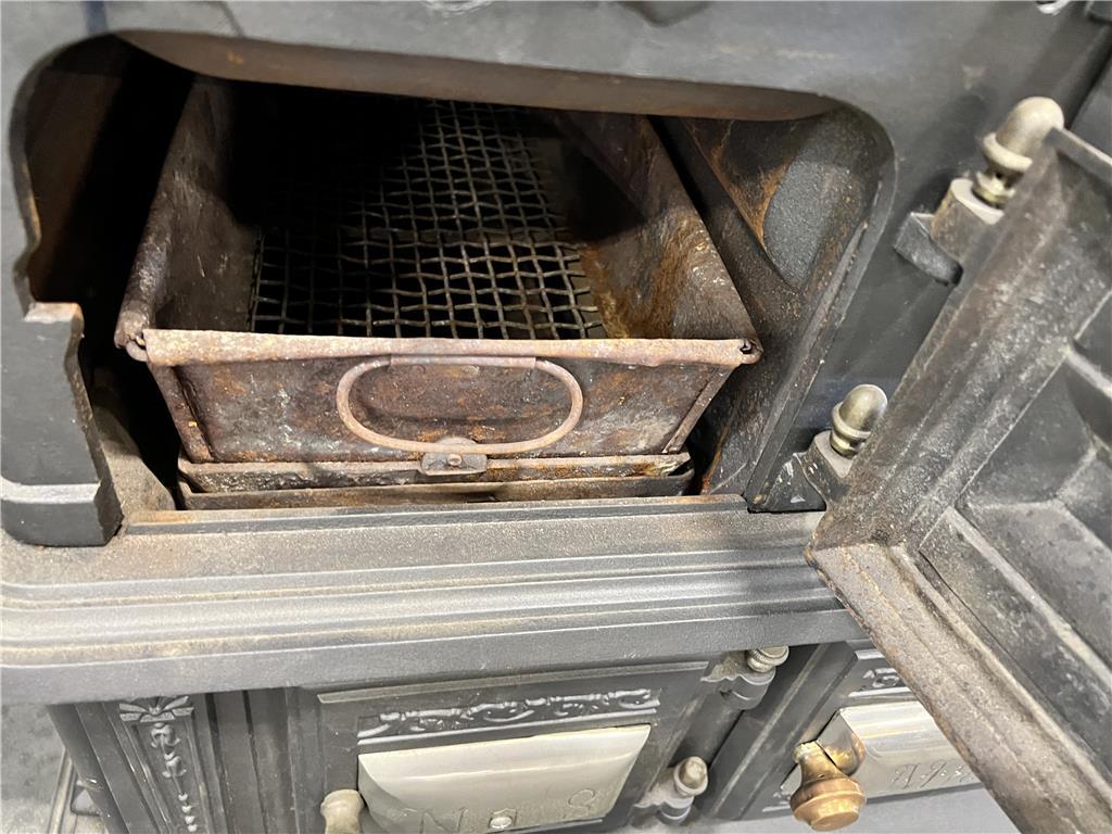 1862 MAGEE FURNACE CO. STANDARD NO. 8 COOK STOVE, SET-UP FOR COAL