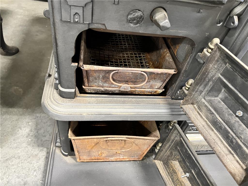 1862 MAGEE FURNACE CO. STANDARD NO. 8 COOK STOVE, SET-UP FOR COAL
