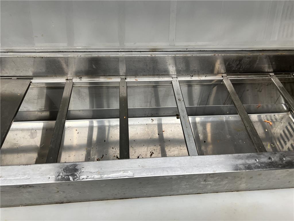 AVANTCO MODEL SSPPT260 60" 2-DR REFRIGERATED PIZZA PREP TABLE ON CASTERS, 19.5" POLY TOP