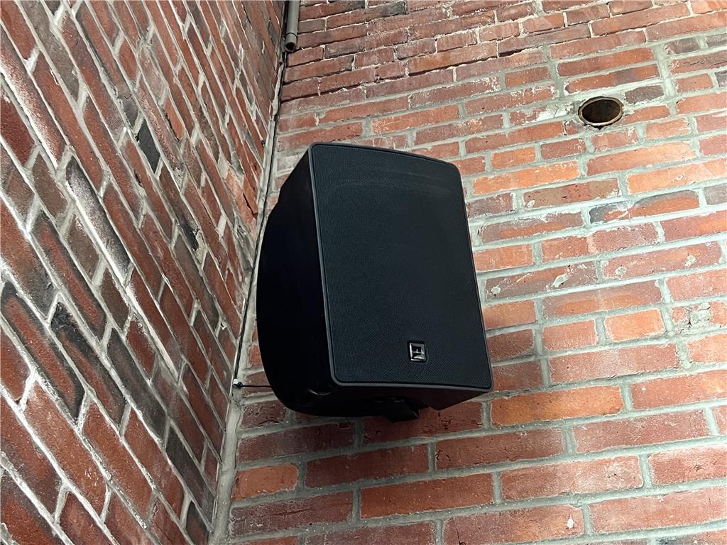 $BID PRICE X 2 - (2) COMMUNITY CS8 60W WALL MOUNT SPEAKERS
