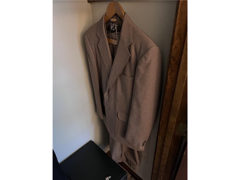 LOT: LEATHER LOOK SIZE 46 JACKET W/ (3) 2-PC SUITS, SIZES 50R & 44R