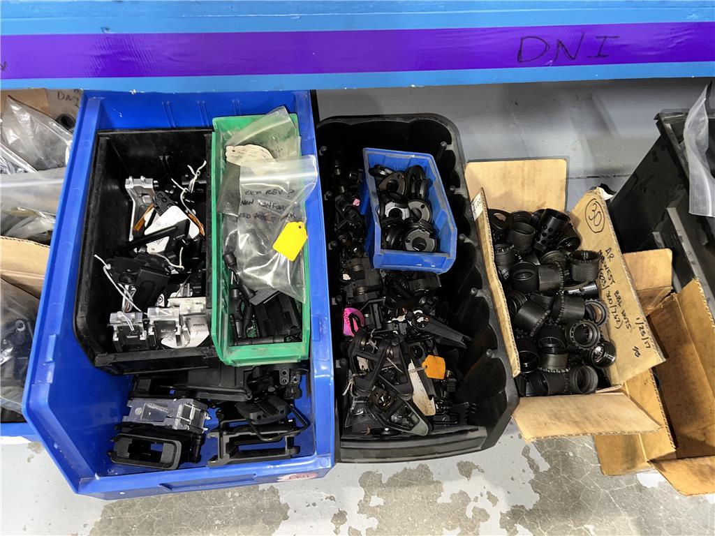 LOT: CONTENTS ON BENCH & PARTS RACK, GUN CASE