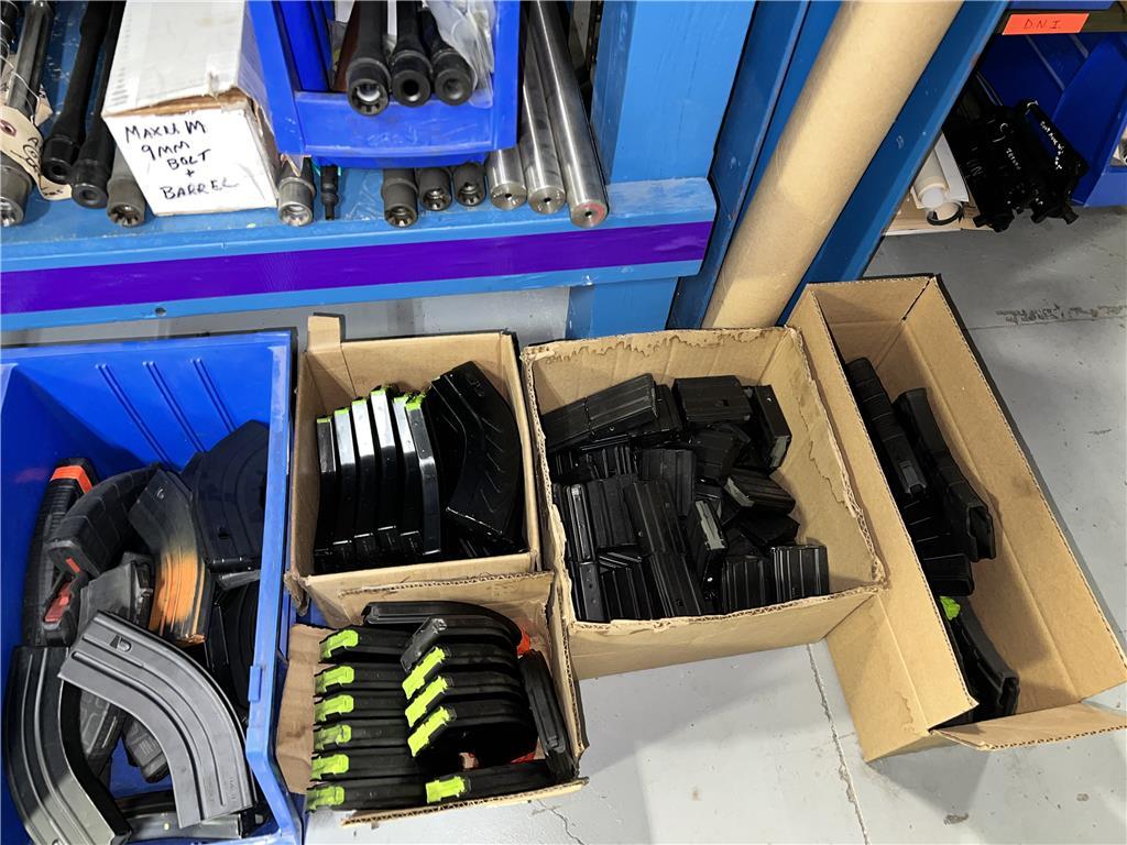 LOT: CONTENTS ON BENCH & PARTS RACK, GUN CASE