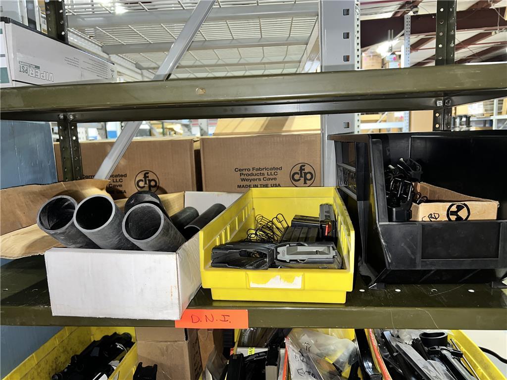 LOT: CONTENTS ON BENCH & PARTS RACK, GUN CASE