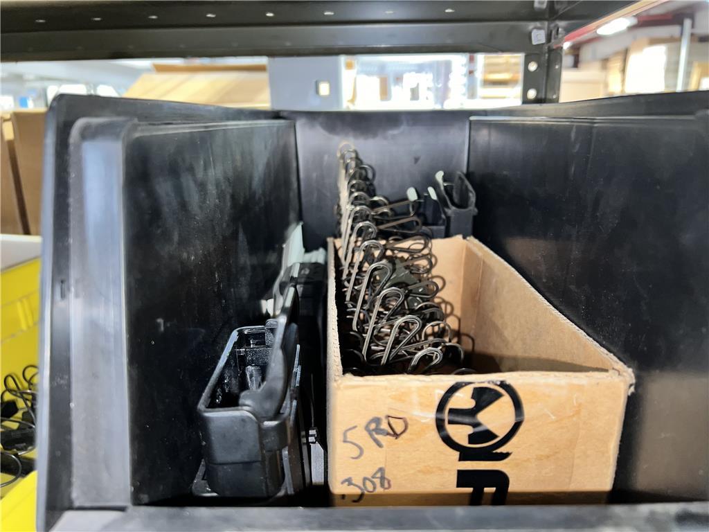 LOT: CONTENTS ON BENCH & PARTS RACK, GUN CASE