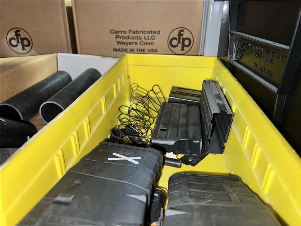 LOT: CONTENTS ON BENCH & PARTS RACK, GUN CASE