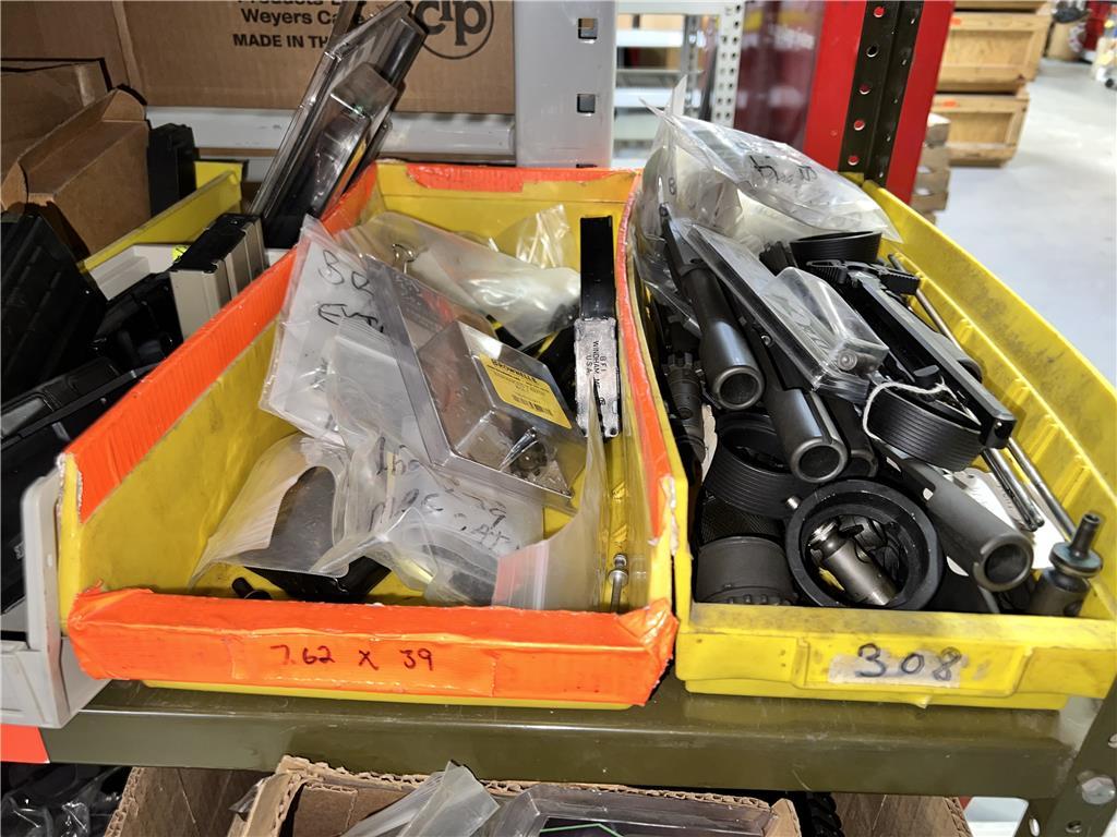 LOT: CONTENTS ON BENCH & PARTS RACK, GUN CASE