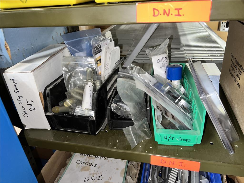 LOT: CONTENTS ON BENCH & PARTS RACK, GUN CASE