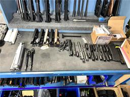 LOT: CONTENTS ON BENCH & PARTS RACK, GUN CASE