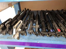 LOT: CONTENTS ON BENCH & PARTS RACK, GUN CASE