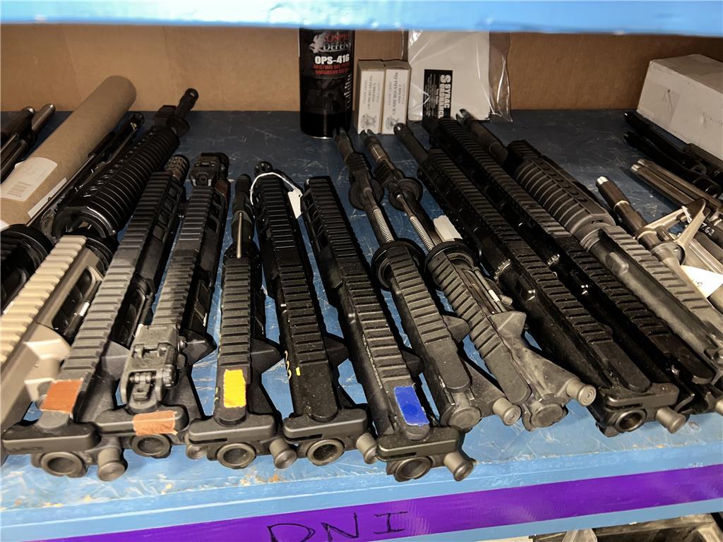 LOT: CONTENTS ON BENCH & PARTS RACK, GUN CASE