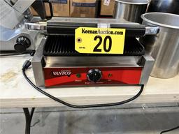 AVANTCO 1750W SINGLE GROOVED PANINI GRILL, 120V