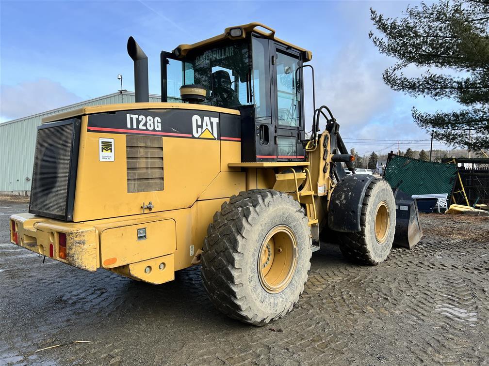 **2001 CATERPILLAR IT28G INTEGRATED TOOL CARRIER W/2.6YD BUCKET ATTACHMENT