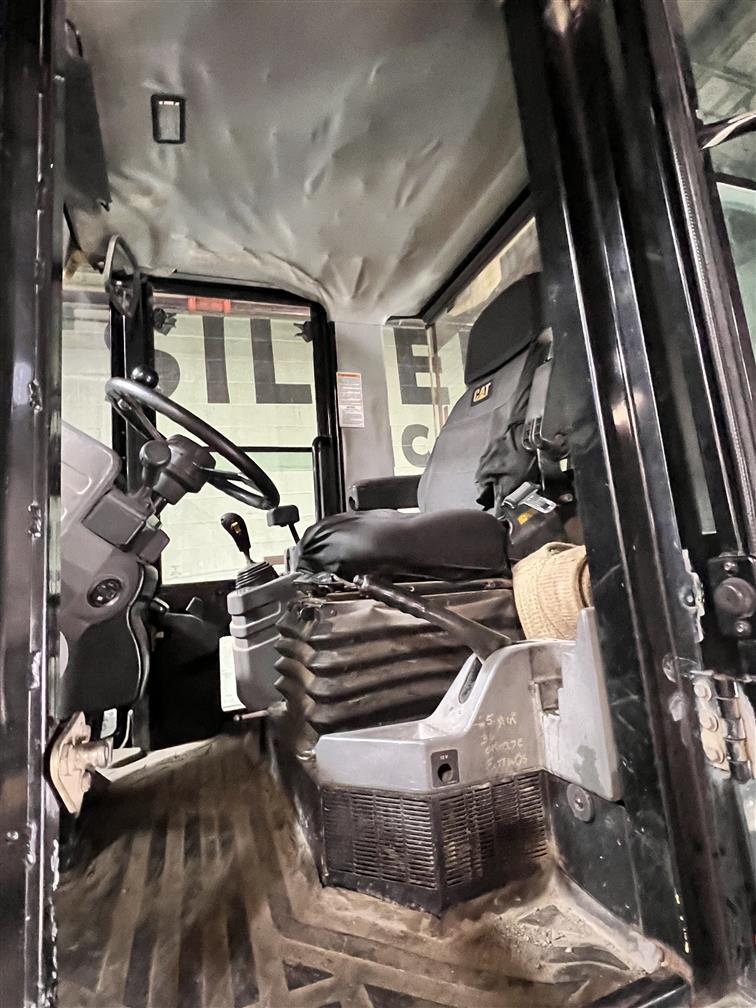 **2001 CATERPILLAR IT28G INTEGRATED TOOL CARRIER W/2.6YD BUCKET ATTACHMENT