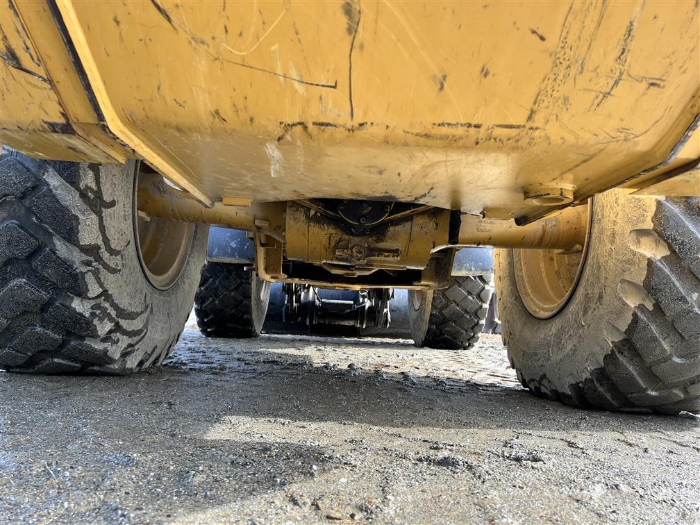 **2001 CATERPILLAR IT28G INTEGRATED TOOL CARRIER W/2.6YD BUCKET ATTACHMENT