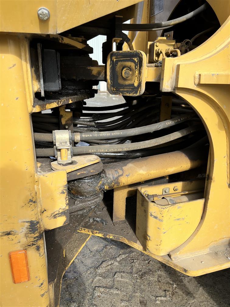 **2001 CATERPILLAR IT28G INTEGRATED TOOL CARRIER W/2.6YD BUCKET ATTACHMENT