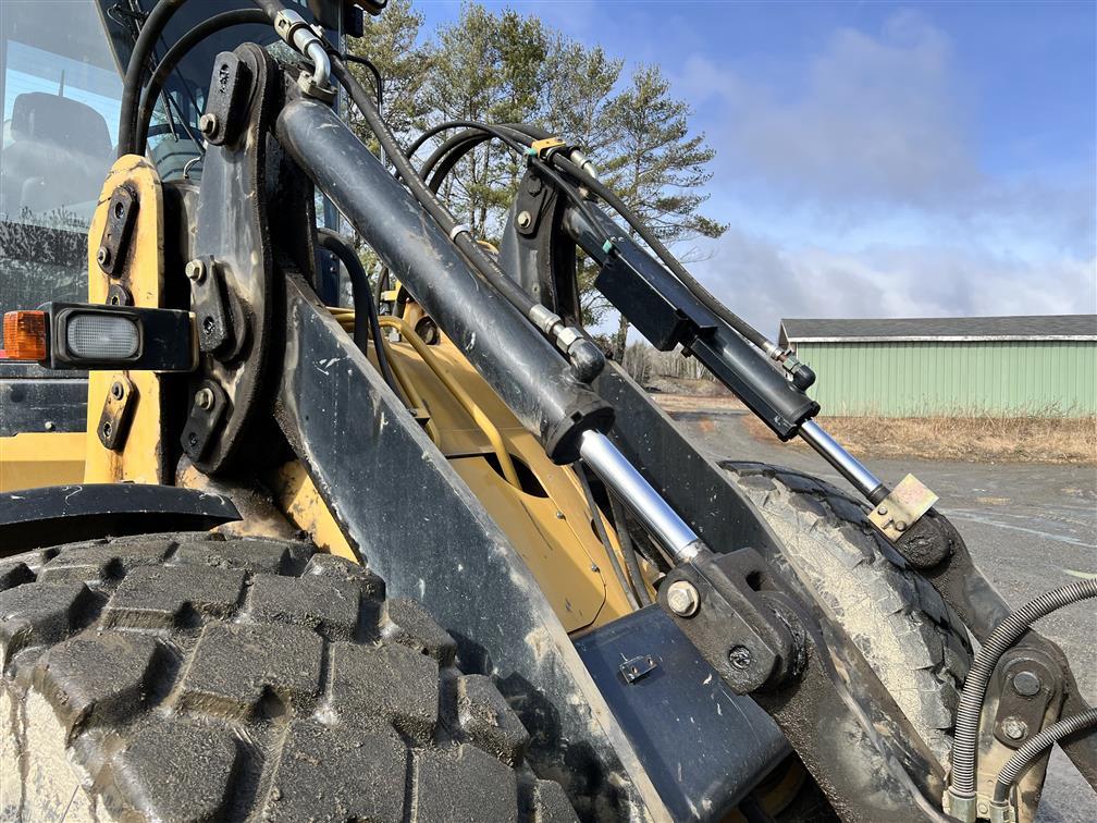 **2001 CATERPILLAR IT28G INTEGRATED TOOL CARRIER W/2.6YD BUCKET ATTACHMENT