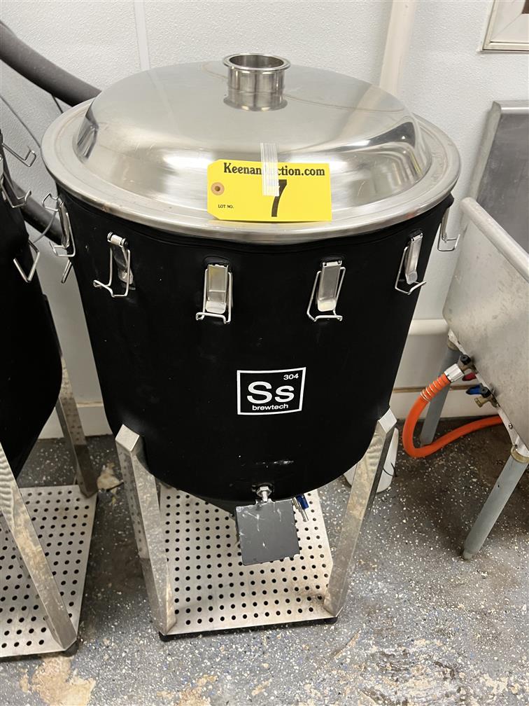 SS BREWTECH BREWMASTER CHRONICAL 1BBL, 41-GAL., CONICAL FERMENTER, CHILLING COIL, NEOPRENE JACKET