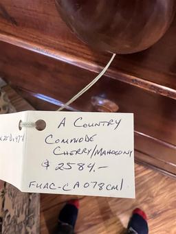 A COUNTRY COMMODE CHERRY/MAHOGANY CHEST OF DRAWERS, RETAIL $2,584