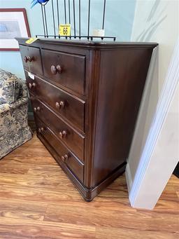 A COUNTRY COMMODE CHERRY/MAHOGANY CHEST OF DRAWERS, RETAIL $2,584