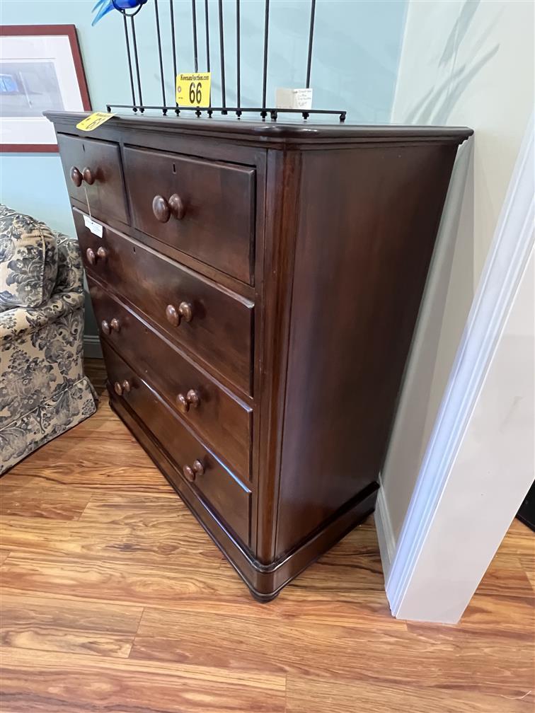 A COUNTRY COMMODE CHERRY/MAHOGANY CHEST OF DRAWERS, RETAIL $2,584