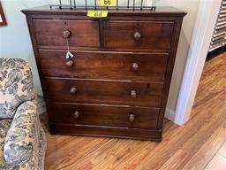 A COUNTRY COMMODE CHERRY/MAHOGANY CHEST OF DRAWERS, RETAIL $2,584