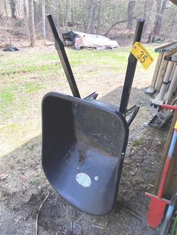 LANDSCAPER SELECT POLY WHEELBARROW