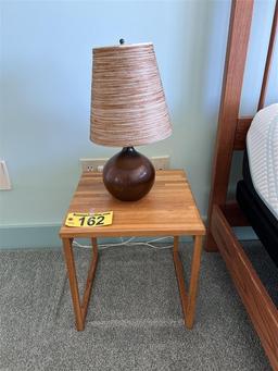 HARDWOOD END TABLE W/ TABLE LAMP