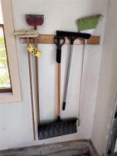 LONG HANDLED TOOL LOT: SNOW SHOVEL, ASSORTED BROOMS, EDGER