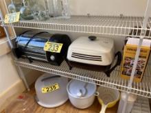 LOT: GE TOASTER OVEN, WEST BEND ELECTRIC GRIDDLE, COOKING ACCESSORY KIT, WATER BOTTLE CASE