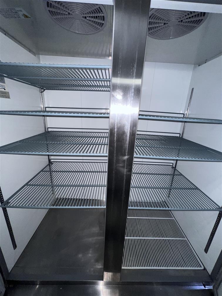AVANTCO MODEL 178A49RHC S/S 2-DOOR REFRIGERATOR