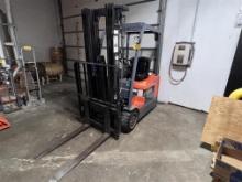 TOYOTA 7FBEU15 2,600LB. ELECTRIC FORKLIFT, 3-STAGE 189" MAST, 4,453.9 HOURS
